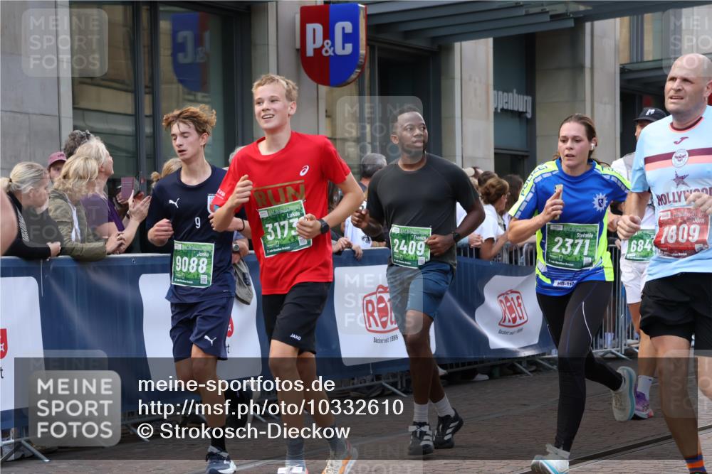 13.09.2026 - 21. swb-Marathon Bremen Strokosch-Dieckow http://msf.ph/oto/10332610 13.09.2026 13:23:13 Ziel 135, 672, 2371, 2409, 2485, 2490, 2560, 2627, 2899, 3078, 3138, 3173, 3531, 3642, 3856, 3861, 3939, 5820, 5821, 5908, 6157, 6843, 6848, 6923, 8095, 8560, 8863, 9088, 9196, 9436, 1809, 1900, 1935, 1963, 2040, 2306, 2367, 2427, 2827, 2914, 2961, 3098, 3145, 3233, 3374, 3560, 3729, 3920, 5114, 7909, 8045, 8231, 8304, 8377, 8646, 8671, 8672, 8732, 8787, 8819, 8820, 9827, 9921, 10127 meine-sportfotos.de