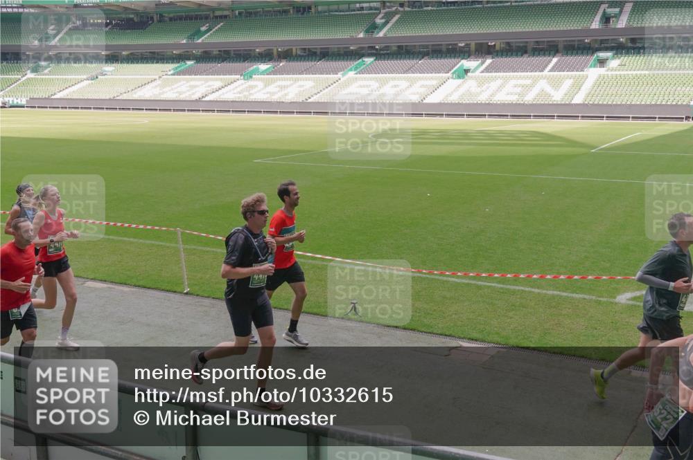 13.09.2026 - 21. swb-Marathon Bremen Michael Burmester http://msf.ph/oto/10332615 13.09.2026 13:04:39 Laufen im Stadion 178, 209, 210, 323, 488, 534, 536, 565, 596, 647, 725, 762, 881, 940, 1073, 1239, 1243, 1307, 1308, 1343, 1373, 1456, 1458, 1479, 1627, 1649, 1653, 1656, 1687, 1771, 1780, 1914, 1932, 1941, 2023, 2089, 2126, 2223, 2241, 2301, 2369, 2430, 2434, 2452, 2602, 2625, 2723, 2742, 2764, 2851, 2867, 2872, 2891, 2910, 2919, 2934, 2957, 2959, 2977, 2985, 3028, 3030, 3217, 3278, 3320, 3343, 3360, 3402, 3419, 3425, 3444, 3454, 3510, 3521, 3579, 3597, 3618, 3796, 3846, 3859, 3909, 242 meine-sportfotos.de