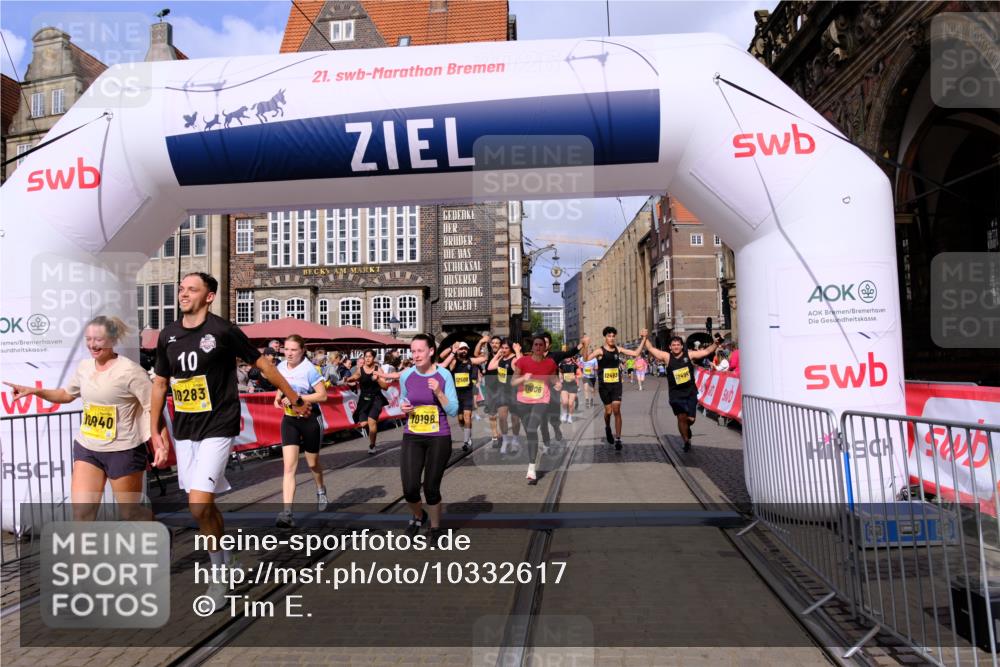 13.09.2026 - 21. swb-Marathon Bremen Tim E. http://msf.ph/oto/10332617 13.09.2026 11:05:03 Ziel 10198, 10283, 10315, 10481, 10729, 10855, 10856, 10877, 10940, 11006, 11114, 11133, 11272, 11364, 11366, 11395, 11518, 11592, 11705, 11757, 11991, 12005, 12420, 12493, 12495, 12498, 12500, 12502, 12563 meine-sportfotos.de