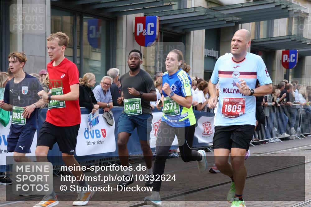 13.09.2026 - 21. swb-Marathon Bremen Strokosch-Dieckow http://msf.ph/oto/10332624 13.09.2026 13:23:13 Ziel 135, 672, 2371, 2409, 2485, 2490, 2560, 2627, 2899, 3078, 3138, 3173, 3531, 3642, 3856, 3861, 3939, 5820, 5821, 5908, 6157, 6843, 6848, 6923, 8095, 8560, 8863, 9088, 9196, 9436, 1809, 1900, 1935, 1963, 2040, 2306, 2367, 2427, 2827, 2914, 2961, 3098, 3145, 3233, 3374, 3560, 3729, 3920, 5114, 7909, 8045, 8231, 8304, 8377, 8646, 8671, 8672, 8732, 8787, 8819, 8820, 9827, 9921, 10127 meine-sportfotos.de