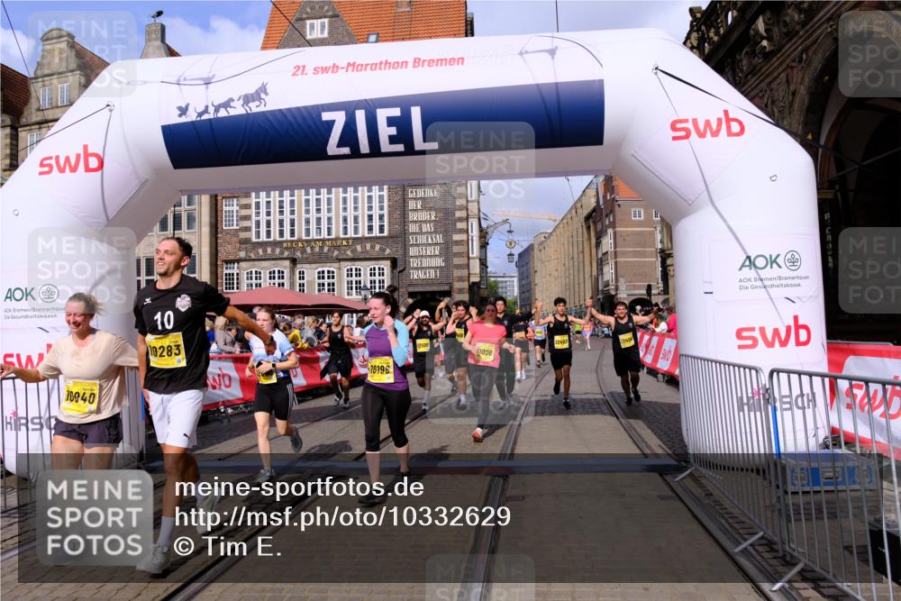 13.09.2026 - 21. swb-Marathon Bremen Tim E. http://msf.ph/oto/10332629 13.09.2026 11:05:03 Ziel 10198, 10283, 10315, 10481, 10729, 10855, 10856, 10877, 10940, 11006, 11114, 11133, 11272, 11364, 11366, 11395, 11518, 11592, 11705, 11757, 11991, 12005, 12420, 12493, 12495, 12498, 12500, 12502, 12563 meine-sportfotos.de