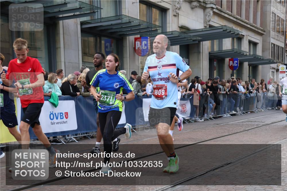13.09.2026 - 21. swb-Marathon Bremen Strokosch-Dieckow http://msf.ph/oto/10332635 13.09.2026 13:23:14 Ziel 135, 672, 2371, 2409, 2485, 2490, 2560, 2627, 2899, 3078, 3138, 3173, 3531, 3642, 3856, 3861, 3939, 5820, 5821, 5908, 6157, 6843, 6848, 6923, 8095, 8290, 8560, 8863, 9088, 9196, 9436, 1809, 1900, 1935, 1963, 2306, 2367, 2427, 2827, 2899, 2914, 2961, 3098, 3233, 3374, 3560, 3729, 3920, 5114, 7909, 8045, 8231, 8304, 8377, 8646, 8671, 8672, 8732, 8787, 8819, 8820, 9827, 9921, 10127 meine-sportfotos.de