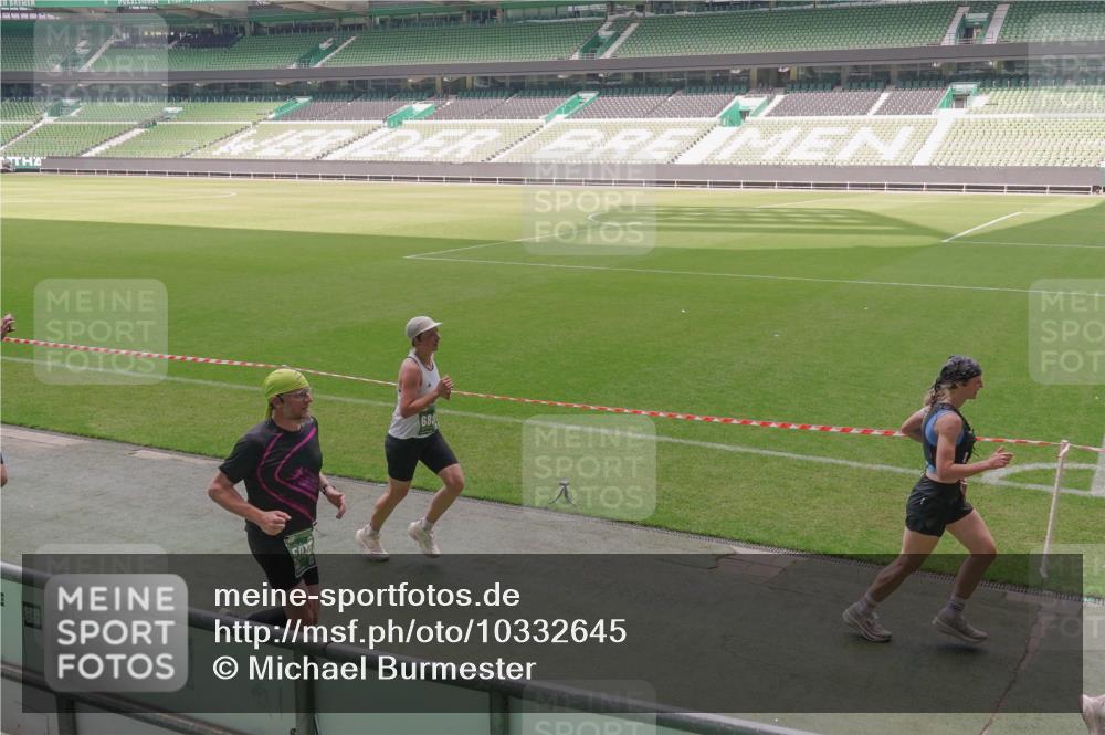 13.09.2026 - 21. swb-Marathon Bremen Michael Burmester http://msf.ph/oto/10332645 13.09.2026 13:04:42 Laufen im Stadion 178, 209, 210, 244, 323, 488, 534, 536, 565, 596, 647, 725, 762, 881, 940, 1073, 1239, 1243, 1307, 1308, 1343, 1373, 1456, 1458, 1479, 1627, 1649, 1653, 1656, 1687, 1771, 1780, 1914, 1932, 1941, 2023, 2089, 2126, 2223, 2241, 2301, 2369, 2430, 2434, 2452, 2602, 2625, 2723, 2742, 2764, 2851, 2867, 2872, 2891, 2910, 2919, 2934, 2957, 2959, 2977, 2985, 3028, 3030, 3217, 3278, 3320, 3343, 3402, 3419, 3425, 3444, 3454, 3510, 3521, 3579, 3597, 3618, 3796, 3846, 3859, 3909, 242 meine-sportfotos.de