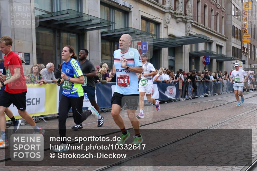 13.09.2026 - 21. swb-Marathon Bremen Strokosch-Dieckow http://msf.ph/oto/10332647 13.09.2026 13:23:14 Ziel 135, 672, 2371, 2409, 2485, 2490, 2560, 2627, 2899, 3078, 3138, 3173, 3531, 3642, 3856, 3861, 3939, 5820, 5821, 5908, 6157, 6843, 6848, 6923, 8095, 8290, 8560, 8863, 9088, 9196, 9436, 1809, 1900, 1935, 1963, 2306, 2367, 2427, 2827, 2899, 2914, 2961, 3098, 3233, 3374, 3560, 3729, 3920, 5114, 7909, 8045, 8231, 8304, 8377, 8646, 8671, 8672, 8732, 8787, 8819, 8820, 9827, 9921, 10127 meine-sportfotos.de