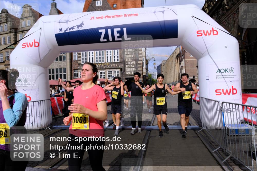 13.09.2026 - 21. swb-Marathon Bremen Tim E. http://msf.ph/oto/10332682 13.09.2026 11:05:05 Ziel 10198, 10283, 10315, 10481, 10729, 10741, 10855, 10856, 10940, 11006, 11114, 11133, 11272, 11364, 11366, 11395, 11518, 11592, 11705, 11757, 11939, 12005, 12420, 12493, 12495, 12498, 12500, 12502, 12563 meine-sportfotos.de