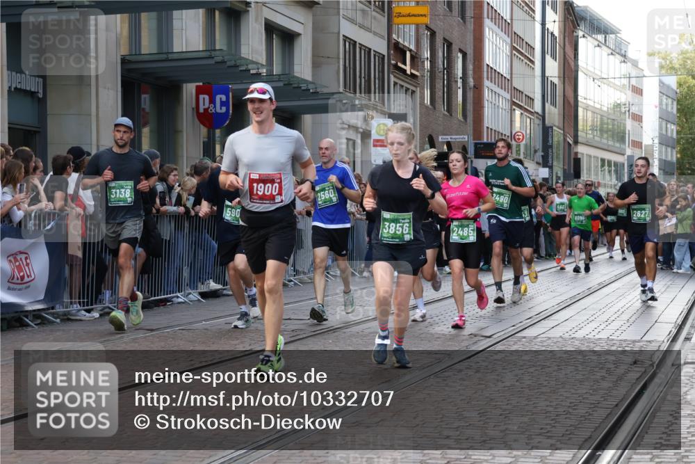 13.09.2026 - 21. swb-Marathon Bremen Strokosch-Dieckow http://msf.ph/oto/10332707 13.09.2026 13:23:18 Ziel 135, 672, 2371, 2409, 2485, 2490, 2560, 2627, 3078, 3138, 3173, 3531, 3642, 3856, 3861, 3939, 4601, 5011, 5116, 5231, 5908, 6157, 6648, 6843, 6848, 6923, 7216, 8095, 8290, 8560, 8863, 9088, 9196, 1809, 1900, 1935, 2306, 2367, 2427, 2827, 2899, 2914, 2961, 3098, 3233, 3374, 3531, 3729, 3920, 5114, 5820, 5821, 6923, 7909, 8045, 8231, 8304, 8377, 8671, 8672, 8732, 8787, 8819, 8820, 8863, 9436, 9827, 9921, 10127 meine-sportfotos.de