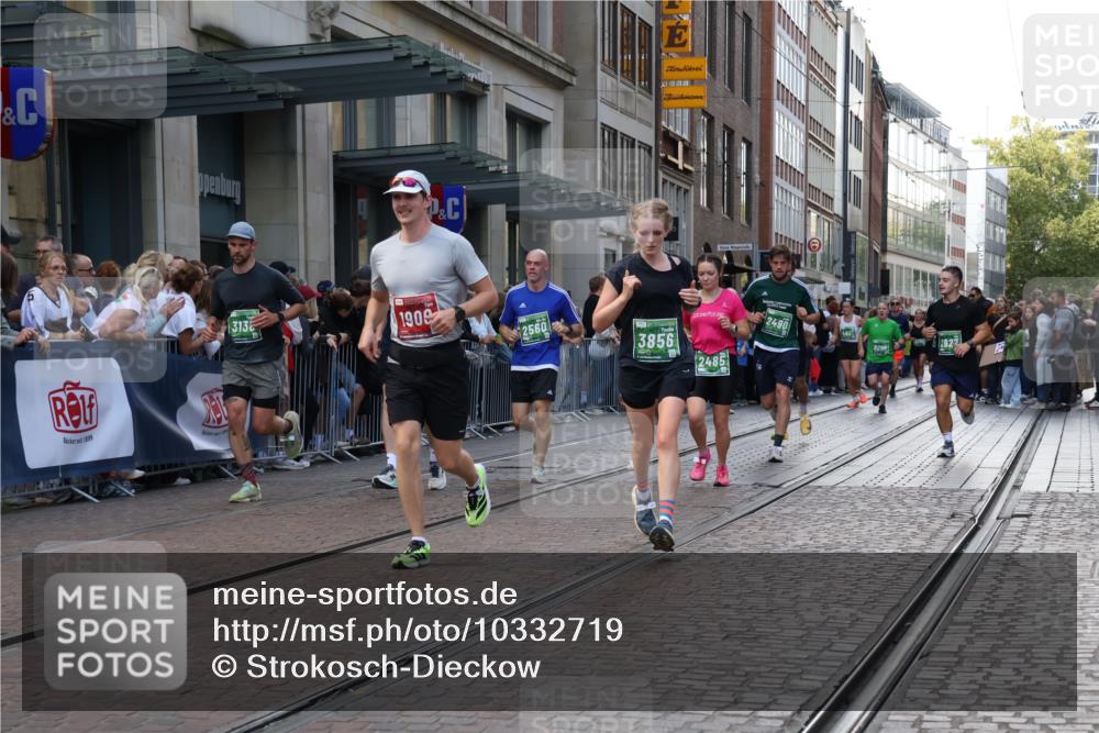 13.09.2026 - 21. swb-Marathon Bremen Strokosch-Dieckow http://msf.ph/oto/10332719 13.09.2026 13:23:18 Ziel 135, 672, 2371, 2409, 2485, 2490, 2560, 2627, 3078, 3138, 3173, 3531, 3642, 3856, 3861, 3939, 4601, 5011, 5116, 5231, 5908, 6157, 6648, 6843, 6848, 6923, 7216, 8095, 8290, 8560, 8863, 9088, 9196, 1809, 1900, 1935, 2306, 2367, 2427, 2827, 2899, 2914, 2961, 3098, 3233, 3374, 3531, 3729, 3920, 5114, 5820, 5821, 6923, 7909, 8045, 8231, 8304, 8377, 8671, 8672, 8732, 8787, 8819, 8820, 8863, 9436, 9827, 9921, 10127 meine-sportfotos.de