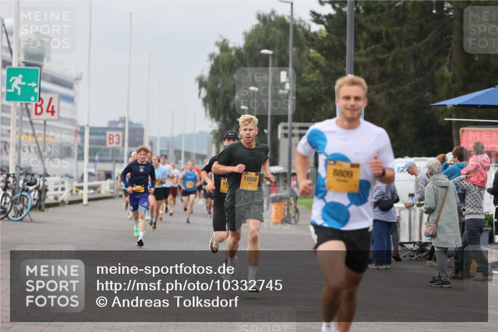 13.09.2026 - Kiel Lauf Andreas Tolksdorf http://msf.ph/oto/10332745 13.09.2026 09:51:44 Kiellinie 4, 3, 11, 10850, 8809 meine-sportfotos.de
