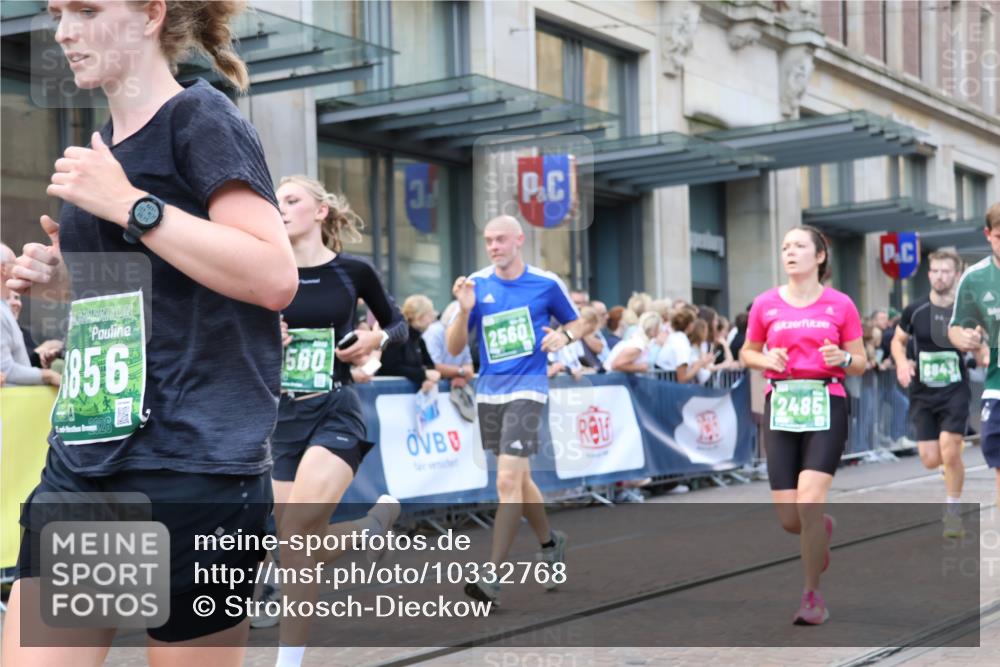 13.09.2026 - 21. swb-Marathon Bremen Strokosch-Dieckow http://msf.ph/oto/10332768 13.09.2026 13:23:21 Ziel 135, 672, 2288, 2371, 2409, 2485, 2490, 2560, 2627, 3078, 3138, 3173, 3642, 3856, 3861, 3939, 4601, 4671, 5011, 5116, 5231, 5908, 6157, 6332, 6648, 6843, 6848, 7216, 7475, 8095, 8290, 8560, 9088, 9196, 10115, 1809, 1900, 1935, 2306, 2367, 2427, 2827, 2899, 2914, 2961, 3098, 3233, 3374, 3531, 3729, 3920, 5114, 5820, 5821, 6923, 8045, 8231, 8304, 8671, 8672, 8732, 8787, 8819, 8820, 8863, 9436, 9827, 9921, 10127 meine-sportfotos.de