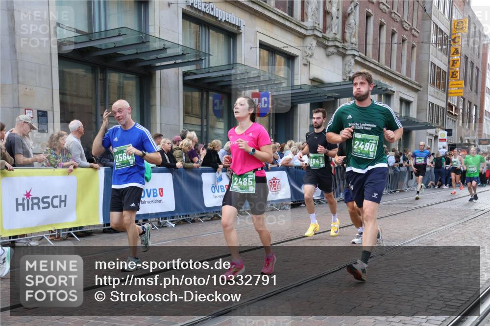 13.09.2026 - 21. swb-Marathon Bremen Strokosch-Dieckow http://msf.ph/oto/10332791 13.09.2026 13:23:21 Ziel 135, 672, 2288, 2371, 2409, 2485, 2490, 2560, 2627, 3078, 3138, 3173, 3642, 3856, 3861, 3939, 4601, 4671, 5011, 5116, 5231, 5908, 6157, 6332, 6648, 6843, 6848, 7216, 7475, 8095, 8290, 8560, 9088, 9196, 10115, 1809, 1900, 1935, 2306, 2367, 2427, 2827, 2899, 2914, 2961, 3098, 3233, 3374, 3531, 3729, 3920, 5114, 5820, 5821, 6923, 8045, 8231, 8304, 8671, 8672, 8732, 8787, 8819, 8820, 8863, 9436, 9827, 9921, 10127 meine-sportfotos.de