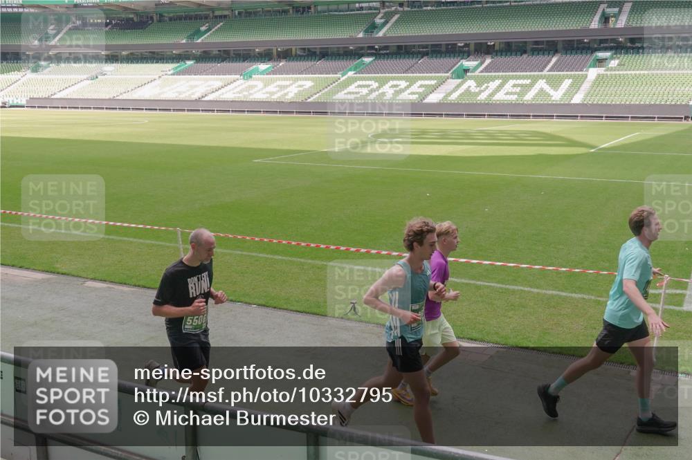 13.09.2026 - 21. swb-Marathon Bremen Michael Burmester http://msf.ph/oto/10332795 13.09.2026 13:04:52 Laufen im Stadion 178, 209, 210, 244, 323, 394, 488, 534, 536, 565, 596, 647, 725, 881, 891, 900, 1073, 1239, 1243, 1307, 1308, 1343, 1373, 1380, 1456, 1458, 1479, 1627, 1649, 1653, 1656, 1687, 1771, 1780, 1914, 1932, 1941, 2023, 2089, 2126, 2223, 2241, 2301, 2369, 2430, 2434, 2452, 2602, 2723, 2742, 2764, 2851, 2867, 2872, 2891, 2910, 2919, 2957, 2959, 2977, 2985, 3028, 3030, 3217, 3278, 3320, 3343, 3402, 3419, 3425, 3444, 3454, 3485, 3521, 3579, 3618, 3796, 3909, 242 meine-sportfotos.de