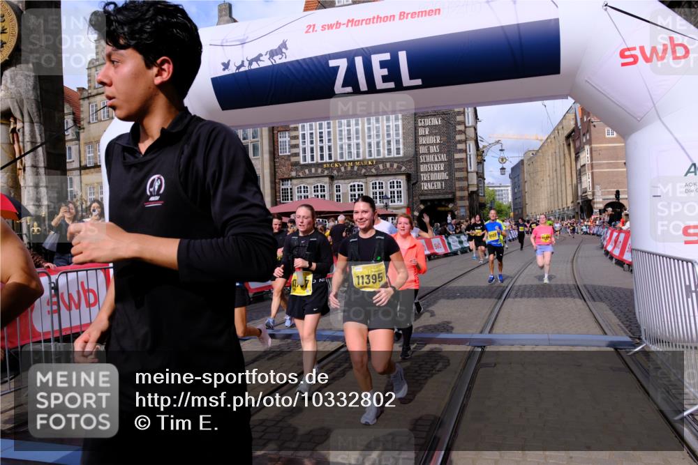 13.09.2026 - 21. swb-Marathon Bremen Tim E. http://msf.ph/oto/10332802 13.09.2026 11:05:08 Ziel 10198, 10283, 10315, 10481, 10729, 10741, 10855, 10856, 10940, 11006, 11133, 11272, 11366, 11395, 11518, 11592, 11705, 11757, 11939, 12005, 12235, 12420, 12493, 12495, 12498, 12500, 12502, 12522, 12563 meine-sportfotos.de