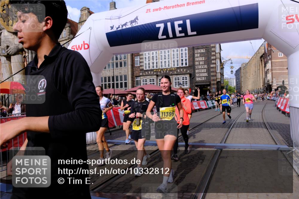 13.09.2026 - 21. swb-Marathon Bremen Tim E. http://msf.ph/oto/10332812 13.09.2026 11:05:08 Ziel 10198, 10283, 10315, 10481, 10729, 10741, 10855, 10856, 10940, 11006, 11133, 11272, 11366, 11395, 11518, 11592, 11705, 11757, 11939, 12005, 12235, 12420, 12493, 12495, 12498, 12500, 12502, 12522, 12563 meine-sportfotos.de