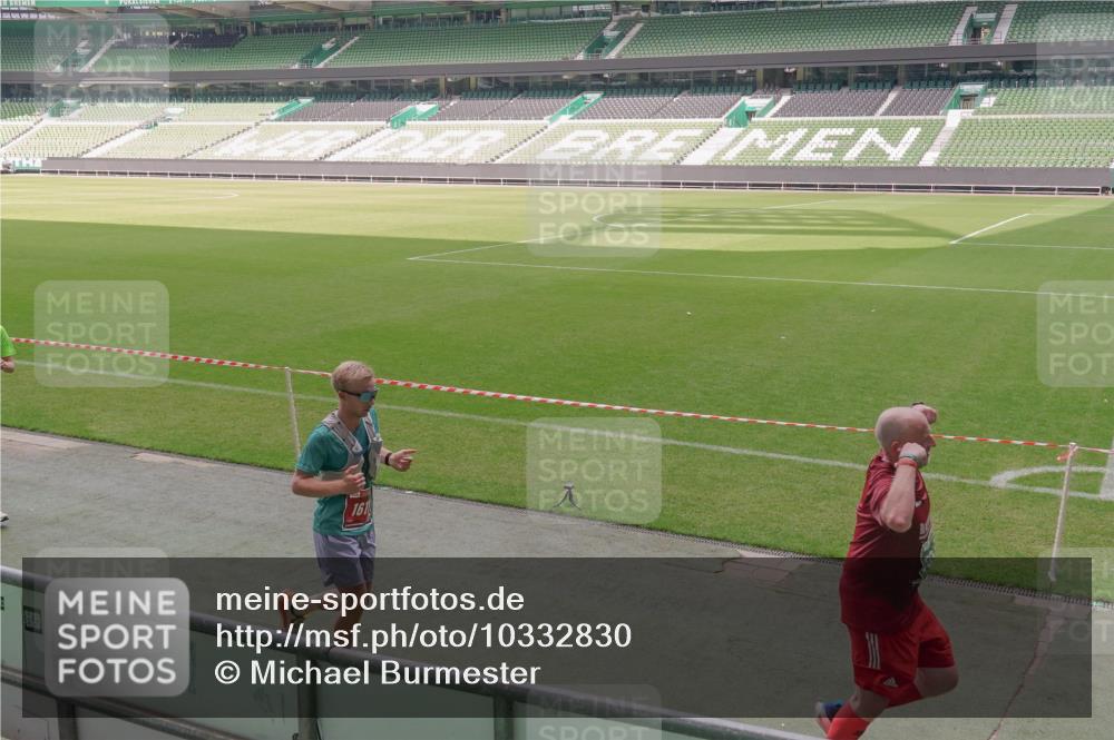 13.09.2026 - 21. swb-Marathon Bremen Michael Burmester http://msf.ph/oto/10332830 13.09.2026 13:04:54 Laufen im Stadion 178, 209, 210, 244, 323, 394, 488, 534, 536, 565, 647, 725, 881, 891, 900, 1073, 1239, 1243, 1307, 1308, 1343, 1373, 1380, 1456, 1479, 1627, 1649, 1653, 1656, 1687, 1771, 1780, 1914, 1932, 1941, 2023, 2089, 2126, 2223, 2241, 2265, 2301, 2369, 2430, 2434, 2452, 2602, 2723, 2742, 2764, 2851, 2867, 2872, 2891, 2910, 2919, 2957, 2959, 2977, 2985, 3028, 3030, 3217, 3278, 3320, 3343, 3402, 3419, 3425, 3444, 3454, 3485, 3521, 3579, 3618, 3796, 3909, 242 meine-sportfotos.de