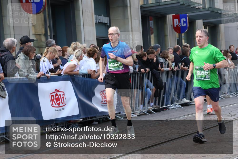 13.09.2026 - 21. swb-Marathon Bremen Strokosch-Dieckow http://msf.ph/oto/10332833 13.09.2026 13:23:24 Ziel 135, 672, 2288, 2371, 2409, 2485, 2490, 2517, 2560, 2627, 3078, 3138, 3173, 3642, 3856, 3939, 4601, 4671, 5011, 5116, 5231, 5908, 6157, 6332, 6648, 6843, 6848, 7216, 7357, 7475, 8051, 8052, 8095, 8290, 8560, 9088, 9196, 10115, 13197, 1809, 1900, 1935, 2306, 2367, 2371, 2427, 2827, 2899, 2961, 3233, 3374, 3531, 3729, 3861, 3920, 5114, 5820, 5821, 6923, 8045, 8231, 8304, 8732, 8787, 8863, 9436, 9827, 10127 meine-sportfotos.de