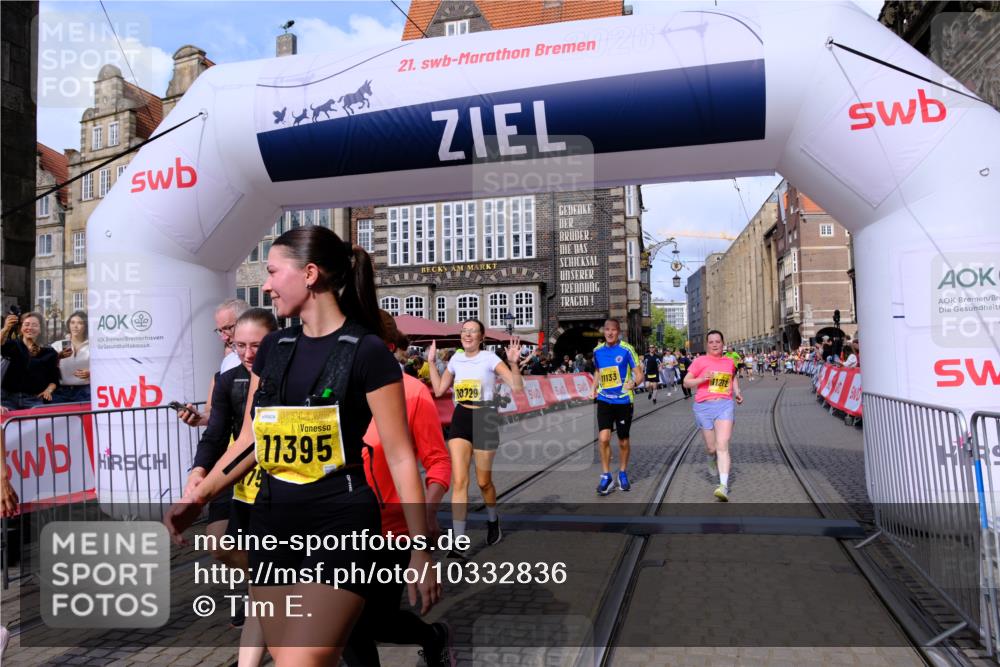 13.09.2026 - 21. swb-Marathon Bremen Tim E. http://msf.ph/oto/10332836 13.09.2026 11:05:09 Ziel 10198, 10283, 10315, 10465, 10481, 10729, 10741, 10850, 10855, 10856, 10940, 10975, 11006, 11133, 11272, 11366, 11395, 11518, 11705, 11757, 11939, 12005, 12235, 12420, 12493, 12495, 12498, 12500, 12502, 12522, 12563 meine-sportfotos.de