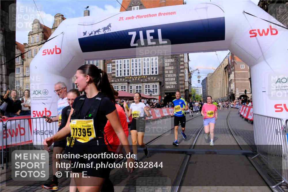 13.09.2026 - 21. swb-Marathon Bremen Tim E. http://msf.ph/oto/10332844 13.09.2026 11:05:09 Ziel 10198, 10283, 10315, 10465, 10481, 10729, 10741, 10850, 10855, 10856, 10940, 10975, 11006, 11133, 11272, 11366, 11395, 11518, 11705, 11757, 11939, 12005, 12235, 12420, 12493, 12495, 12498, 12500, 12502, 12522, 12563 meine-sportfotos.de