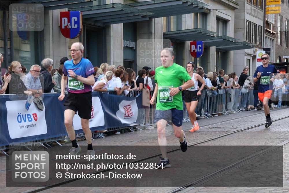 13.09.2026 - 21. swb-Marathon Bremen Strokosch-Dieckow http://msf.ph/oto/10332854 13.09.2026 13:23:24 Ziel 135, 672, 2288, 2371, 2409, 2485, 2490, 2517, 2560, 2627, 3078, 3138, 3173, 3642, 3856, 3939, 4601, 4671, 5011, 5116, 5231, 5908, 6157, 6332, 6648, 6843, 6848, 7216, 7357, 7475, 8051, 8052, 8095, 8290, 8560, 9088, 9196, 10115, 13197, 1809, 1900, 1935, 2306, 2367, 2371, 2427, 2827, 2899, 2961, 3233, 3374, 3531, 3729, 3861, 3920, 5114, 5820, 5821, 6923, 8045, 8231, 8304, 8732, 8787, 8863, 9436, 9827, 10127 meine-sportfotos.de