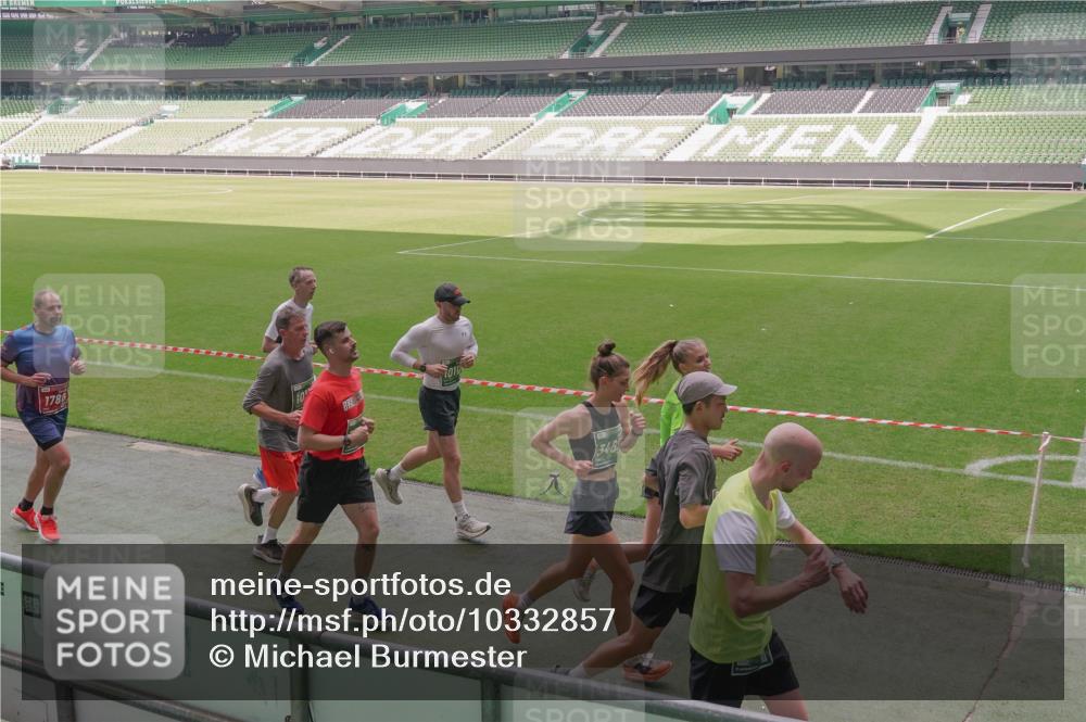 13.09.2026 - 21. swb-Marathon Bremen Michael Burmester http://msf.ph/oto/10332857 13.09.2026 13:04:56 Laufen im Stadion 178, 209, 210, 244, 323, 394, 488, 534, 536, 565, 647, 725, 881, 891, 900, 1073, 1239, 1243, 1307, 1308, 1343, 1373, 1380, 1456, 1479, 1627, 1649, 1653, 1656, 1687, 1771, 1780, 1914, 1932, 1941, 2023, 2089, 2126, 2223, 2241, 2265, 2301, 2369, 2430, 2452, 2602, 2723, 2742, 2764, 2851, 2867, 2872, 2891, 2910, 2919, 2957, 2959, 2977, 2985, 3028, 3030, 3217, 3278, 3320, 3343, 3402, 3419, 3425, 3444, 3454, 3485, 3521, 3579, 3618, 3796, 3909, 242 meine-sportfotos.de