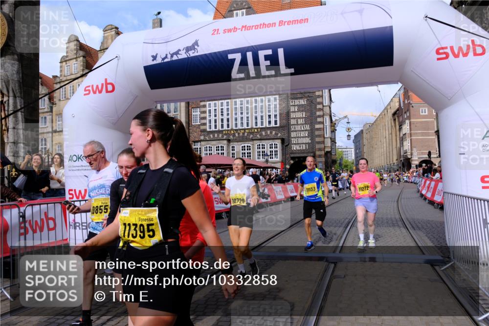 13.09.2026 - 21. swb-Marathon Bremen Tim E. http://msf.ph/oto/10332858 13.09.2026 11:05:09 Ziel 10198, 10283, 10315, 10465, 10481, 10729, 10741, 10850, 10855, 10856, 10940, 10975, 11006, 11133, 11272, 11366, 11395, 11518, 11705, 11757, 11939, 12005, 12235, 12420, 12493, 12495, 12498, 12500, 12502, 12522, 12563 meine-sportfotos.de