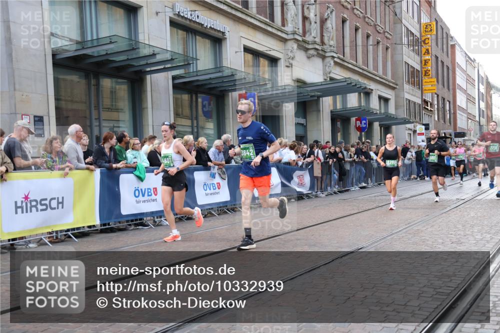 13.09.2026 - 21. swb-Marathon Bremen Strokosch-Dieckow http://msf.ph/oto/10332939 13.09.2026 13:23:27 Ziel 135, 342, 672, 2288, 2485, 2490, 2517, 2560, 2627, 3138, 3642, 3856, 4601, 4671, 5011, 5116, 5146, 5231, 5908, 6157, 6332, 6648, 6843, 6848, 7105, 7216, 7357, 7475, 7761, 8051, 8052, 8095, 8290, 8560, 10059, 10115, 13007, 13197, 672, 1900, 2306, 2371, 2409, 2427, 2827, 2899, 2961, 3078, 3173, 3374, 3531, 3729, 3861, 3920, 3939, 5820, 5821, 6848, 6923, 8045, 8231, 8304, 8732, 8787, 8863, 9088, 9196, 9436, 9827, 10127 meine-sportfotos.de