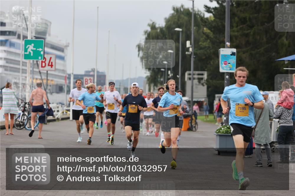 13.09.2026 - Kiel Lauf Andreas Tolksdorf http://msf.ph/oto/10332957 13.09.2026 09:51:51 Kiellinie 4, 3, 2937, 7195, 9298, 0958 meine-sportfotos.de