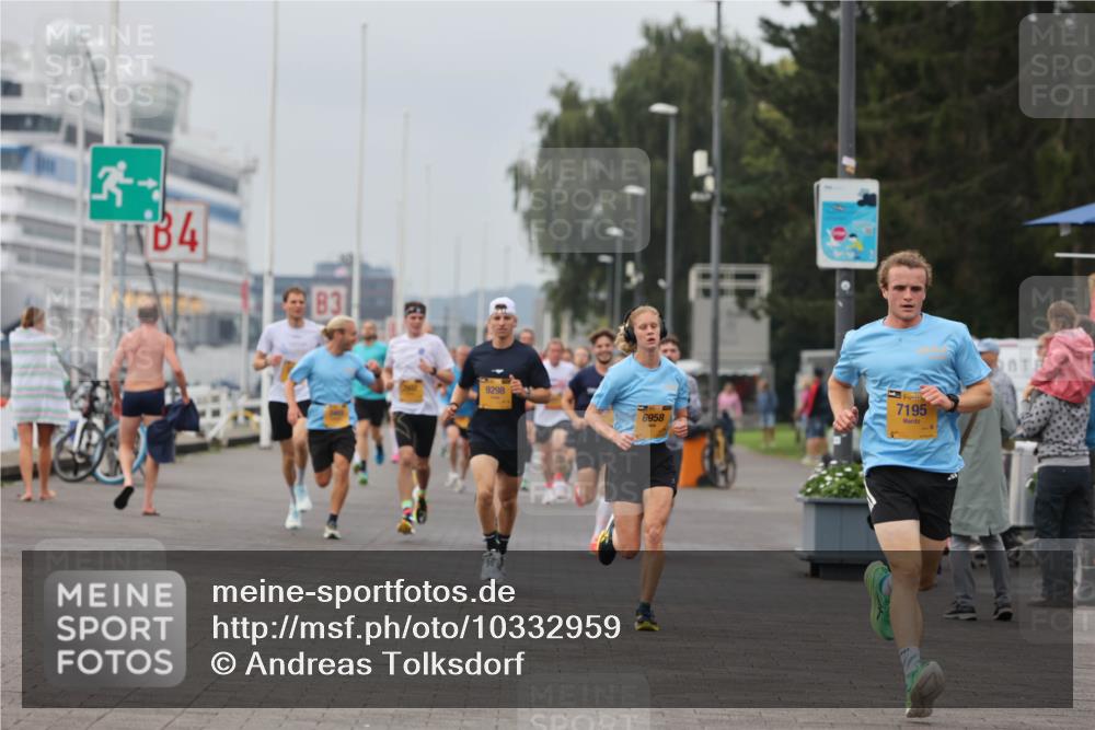 13.09.2026 - Kiel Lauf Andreas Tolksdorf http://msf.ph/oto/10332959 13.09.2026 09:51:51 Kiellinie 13, 4, 83, 9298, 6958, 38, 7195 meine-sportfotos.de