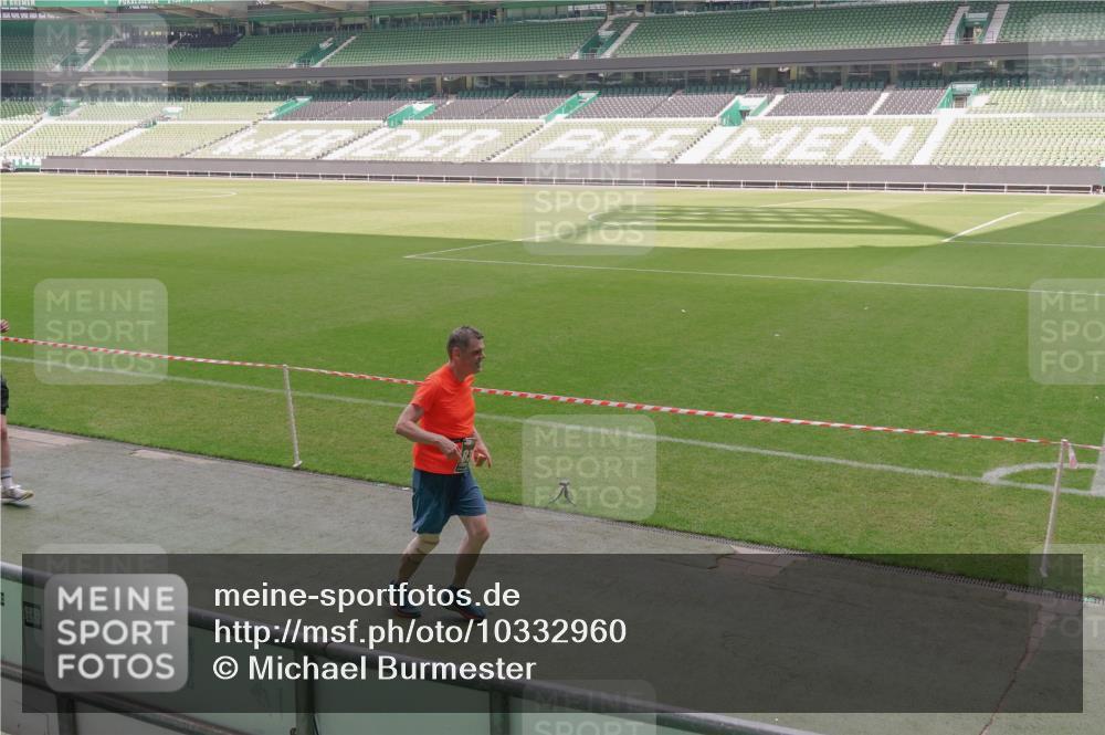 13.09.2026 - 21. swb-Marathon Bremen Michael Burmester http://msf.ph/oto/10332960 13.09.2026 13:05:05 Laufen im Stadion 178, 209, 210, 217, 244, 323, 394, 534, 536, 565, 647, 881, 891, 900, 1073, 1239, 1243, 1307, 1308, 1343, 1373, 1380, 1456, 1479, 1533, 1627, 1649, 1653, 1656, 1687, 1780, 1914, 1932, 1941, 2023, 2089, 2126, 2241, 2244, 2265, 2301, 2310, 2369, 2430, 2452, 2464, 2602, 2723, 2742, 2764, 2851, 2867, 2872, 2891, 2910, 2919, 2957, 2959, 2985, 3028, 3030, 3115, 3217, 3278, 3320, 3343, 3419, 3425, 3444, 3454, 3485, 3521, 3579, 3796, 3909, 242 meine-sportfotos.de