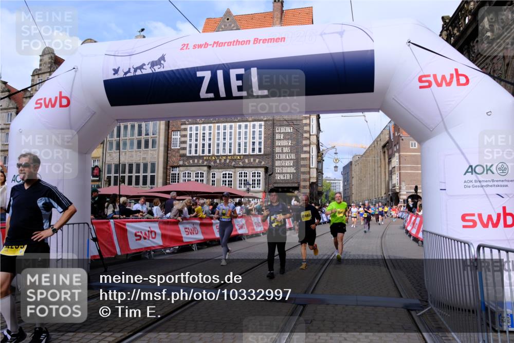 13.09.2026 - 21. swb-Marathon Bremen Tim E. http://msf.ph/oto/10332997 13.09.2026 11:05:15 Ziel 10198, 10315, 10465, 10729, 10741, 10850, 10855, 10856, 10940, 10975, 11006, 11133, 11272, 11395, 11518, 11757, 11939, 12002, 12005, 12064, 12099, 12235, 12420, 12493, 12495, 12498, 12500, 12502, 12522, 12563 meine-sportfotos.de