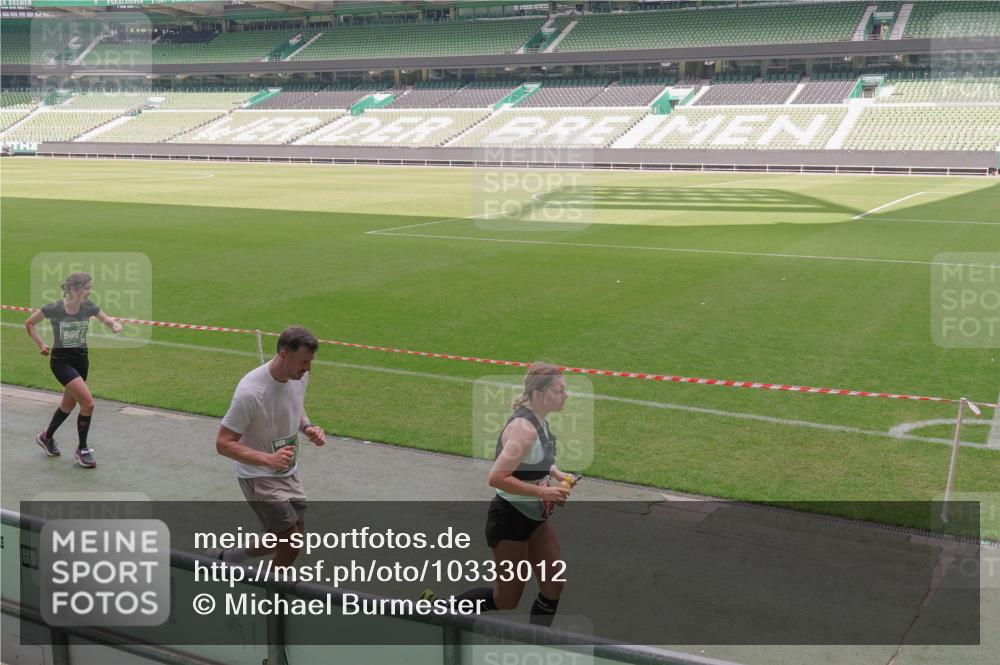 13.09.2026 - 21. swb-Marathon Bremen Michael Burmester http://msf.ph/oto/10333012 13.09.2026 13:05:10 Laufen im Stadion 178, 209, 210, 217, 244, 323, 394, 534, 536, 565, 647, 881, 891, 900, 1073, 1239, 1243, 1307, 1308, 1343, 1373, 1380, 1456, 1479, 1533, 1627, 1649, 1653, 1656, 1687, 1780, 1914, 1932, 1941, 2023, 2076, 2089, 2126, 2241, 2244, 2265, 2301, 2310, 2369, 2430, 2452, 2464, 2602, 2723, 2742, 2764, 2851, 2867, 2872, 2891, 2910, 2919, 2957, 2959, 2985, 3028, 3030, 3115, 3217, 3278, 3320, 3343, 3419, 3425, 3444, 3454, 3485, 3521, 3579, 3796, 3909, 242 meine-sportfotos.de