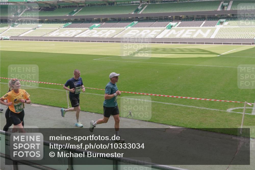 13.09.2026 - 21. swb-Marathon Bremen Michael Burmester http://msf.ph/oto/10333034 13.09.2026 13:05:13 Laufen im Stadion 178, 209, 210, 217, 244, 323, 394, 534, 536, 565, 647, 881, 891, 900, 1073, 1239, 1243, 1274, 1307, 1308, 1343, 1373, 1380, 1456, 1479, 1533, 1581, 1627, 1649, 1653, 1656, 1687, 1780, 1914, 1932, 1941, 2023, 2076, 2089, 2126, 2241, 2244, 2265, 2301, 2310, 2369, 2430, 2452, 2464, 2602, 2723, 2742, 2764, 2851, 2867, 2872, 2891, 2910, 2919, 2957, 2959, 2985, 3028, 3030, 3115, 3217, 3278, 3320, 3343, 3419, 3425, 3444, 3454, 3485, 3521, 3579, 3796, 3909, 242 meine-sportfotos.de