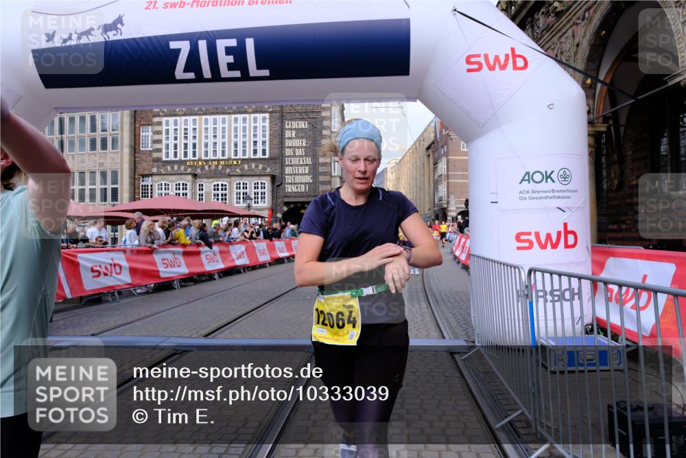 13.09.2026 - 21. swb-Marathon Bremen Tim E. http://msf.ph/oto/10333039 13.09.2026 11:05:21 Ziel 10370, 10465, 10718, 10741, 10800, 10850, 10975, 11102, 11105, 11133, 11157, 11218, 11272, 11281, 11584, 11616, 11722, 11900, 11939, 12002, 12064, 12099, 12235, 12335, 12522 meine-sportfotos.de