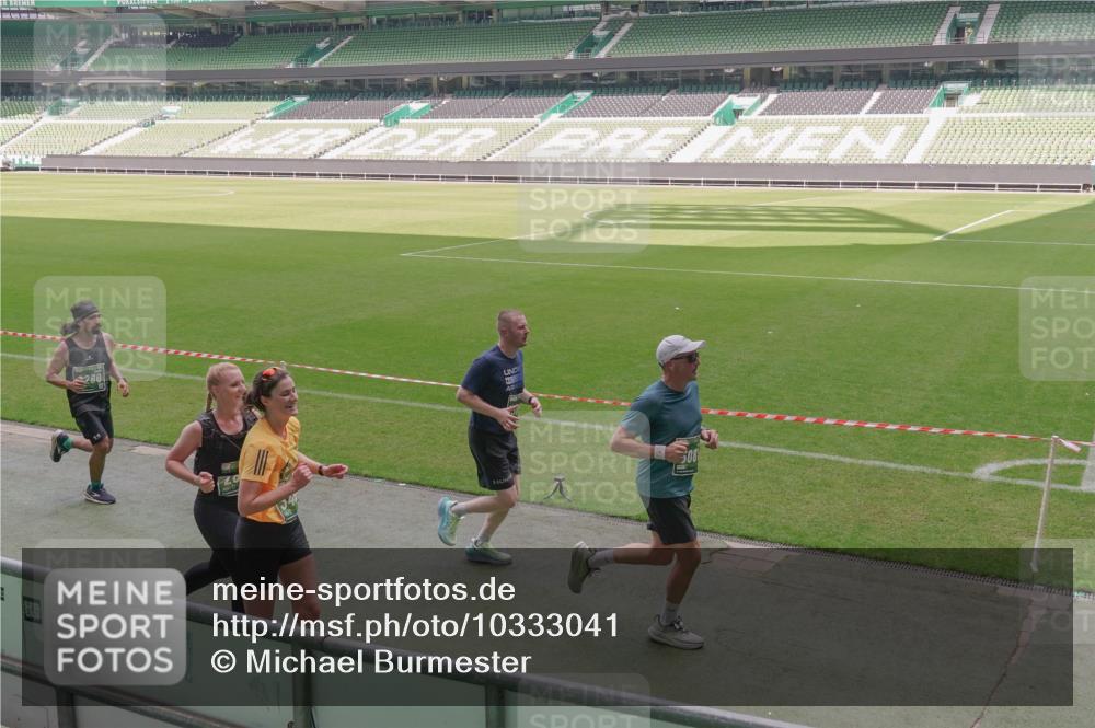 13.09.2026 - 21. swb-Marathon Bremen Michael Burmester http://msf.ph/oto/10333041 13.09.2026 13:05:13 Laufen im Stadion 178, 209, 210, 217, 244, 323, 394, 534, 536, 565, 647, 881, 891, 900, 1073, 1239, 1243, 1274, 1307, 1308, 1343, 1373, 1380, 1456, 1479, 1533, 1581, 1627, 1649, 1653, 1656, 1687, 1780, 1914, 1932, 1941, 2023, 2076, 2089, 2126, 2241, 2244, 2265, 2301, 2310, 2369, 2430, 2452, 2464, 2602, 2723, 2742, 2764, 2851, 2867, 2872, 2891, 2910, 2919, 2957, 2959, 2985, 3028, 3030, 3115, 3217, 3278, 3320, 3343, 3419, 3425, 3444, 3454, 3485, 3521, 3579, 3796, 3909, 242 meine-sportfotos.de
