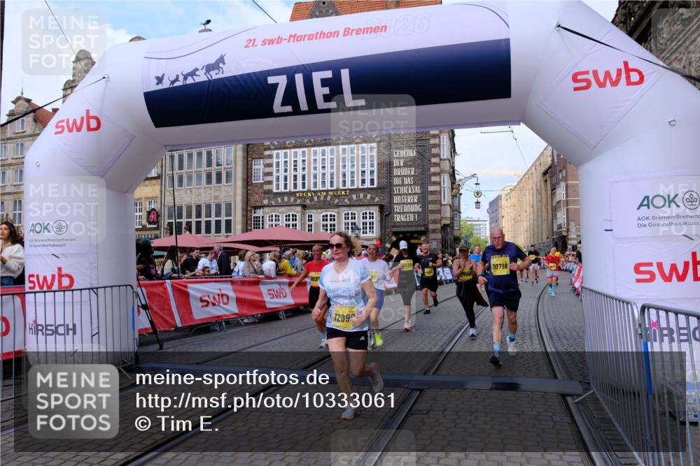 13.09.2026 - 21. swb-Marathon Bremen Tim E. http://msf.ph/oto/10333061 13.09.2026 11:05:23 Ziel 10370, 10465, 10576, 10718, 10741, 10800, 10850, 10975, 10995, 11102, 11105, 11157, 11218, 11281, 11326, 11584, 11616, 11722, 11900, 11939, 12002, 12011, 12064, 12079, 12080, 12099, 12235, 12335, 12522 meine-sportfotos.de