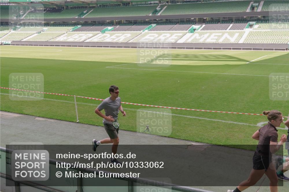 13.09.2026 - 21. swb-Marathon Bremen Michael Burmester http://msf.ph/oto/10333062 13.09.2026 13:05:15 Laufen im Stadion 178, 209, 210, 217, 244, 323, 394, 534, 536, 565, 647, 881, 891, 900, 1073, 1239, 1243, 1274, 1307, 1308, 1343, 1373, 1380, 1456, 1479, 1533, 1581, 1627, 1653, 1656, 1687, 1780, 1914, 1932, 1941, 2023, 2076, 2089, 2126, 2241, 2244, 2265, 2301, 2310, 2369, 2430, 2452, 2464, 2602, 2723, 2742, 2764, 2851, 2867, 2872, 2891, 2910, 2919, 2957, 2959, 2985, 3028, 3030, 3115, 3217, 3278, 3320, 3343, 3419, 3425, 3444, 3454, 3485, 3521, 3579, 3796, 3909, 242 meine-sportfotos.de