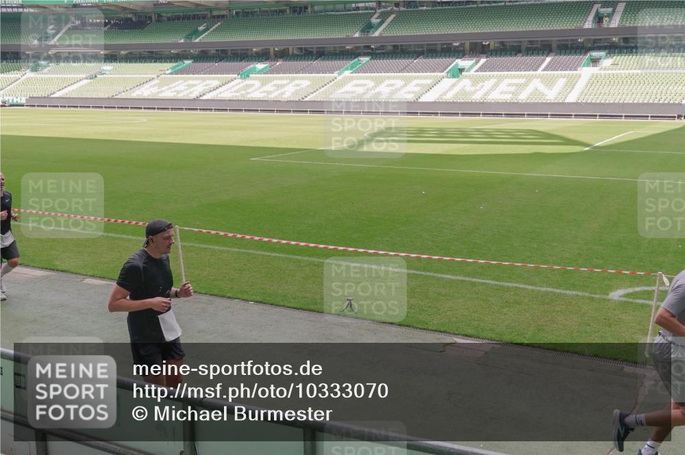 13.09.2026 - 21. swb-Marathon Bremen Michael Burmester http://msf.ph/oto/10333070 13.09.2026 13:05:17 Laufen im Stadion 178, 209, 217, 244, 323, 394, 534, 536, 565, 647, 784, 891, 900, 1073, 1239, 1243, 1274, 1307, 1308, 1343, 1373, 1380, 1456, 1479, 1533, 1581, 1627, 1653, 1656, 1687, 1780, 1914, 1932, 1941, 2023, 2076, 2089, 2126, 2241, 2244, 2265, 2301, 2310, 2369, 2393, 2430, 2452, 2464, 2602, 2723, 2742, 2764, 2851, 2867, 2872, 2891, 2910, 2919, 2957, 2959, 2985, 3028, 3030, 3115, 3217, 3278, 3320, 3343, 3419, 3425, 3444, 3454, 3485, 3521, 3796, 3909, 242 meine-sportfotos.de