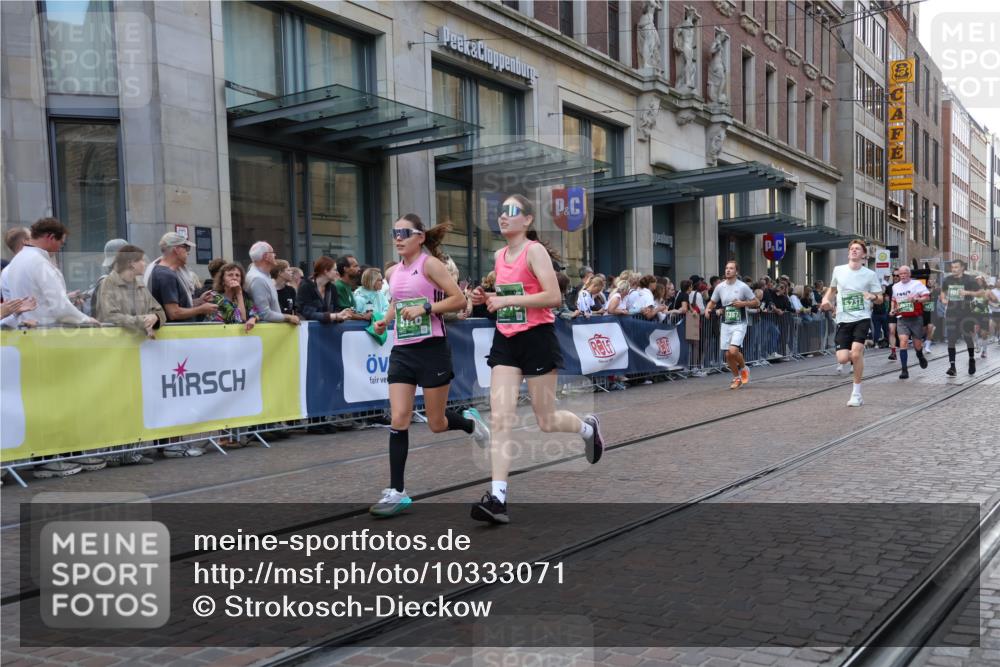 13.09.2026 - 21. swb-Marathon Bremen Strokosch-Dieckow http://msf.ph/oto/10333071 13.09.2026 13:23:32 Ziel 342, 2210, 2288, 2485, 2517, 2560, 3044, 3642, 4601, 4671, 5011, 5104, 5116, 5146, 5231, 5397, 5908, 6157, 6332, 6648, 6772, 7094, 7105, 7216, 7357, 7475, 7761, 8051, 8052, 8095, 8290, 10059, 10115, 13007, 13197, 135, 672, 2306, 2371, 2409, 2427, 2490, 2627, 2899, 3078, 3138, 3173, 3531, 3856, 3861, 3939, 5820, 5821, 6843, 6848, 6923, 8045, 8560, 8863, 9088, 9196, 9436, 9827, 10127 meine-sportfotos.de