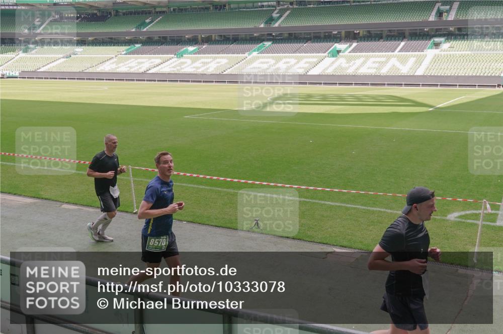 13.09.2026 - 21. swb-Marathon Bremen Michael Burmester http://msf.ph/oto/10333078 13.09.2026 13:05:18 Laufen im Stadion 178, 209, 217, 244, 323, 394, 534, 536, 565, 647, 784, 891, 900, 1073, 1239, 1243, 1274, 1307, 1308, 1343, 1373, 1380, 1456, 1479, 1533, 1581, 1627, 1653, 1656, 1687, 1780, 1914, 1932, 1941, 2023, 2076, 2089, 2126, 2241, 2244, 2265, 2301, 2310, 2369, 2393, 2430, 2452, 2464, 2602, 2723, 2742, 2764, 2851, 2867, 2872, 2891, 2910, 2919, 2957, 2959, 2985, 3028, 3030, 3115, 3217, 3278, 3320, 3343, 3419, 3425, 3444, 3454, 3485, 3521, 3796, 3909, 242 meine-sportfotos.de