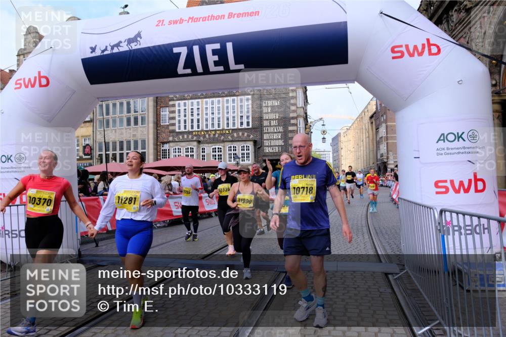 13.09.2026 - 21. swb-Marathon Bremen Tim E. http://msf.ph/oto/10333119 13.09.2026 11:05:25 Ziel 10370, 10465, 10576, 10697, 10718, 10741, 10800, 10850, 10975, 10995, 11102, 11105, 11157, 11218, 11281, 11326, 11584, 11616, 11722, 11900, 11939, 12002, 12011, 12064, 12079, 12080, 12099, 12235, 12335, 12522 meine-sportfotos.de