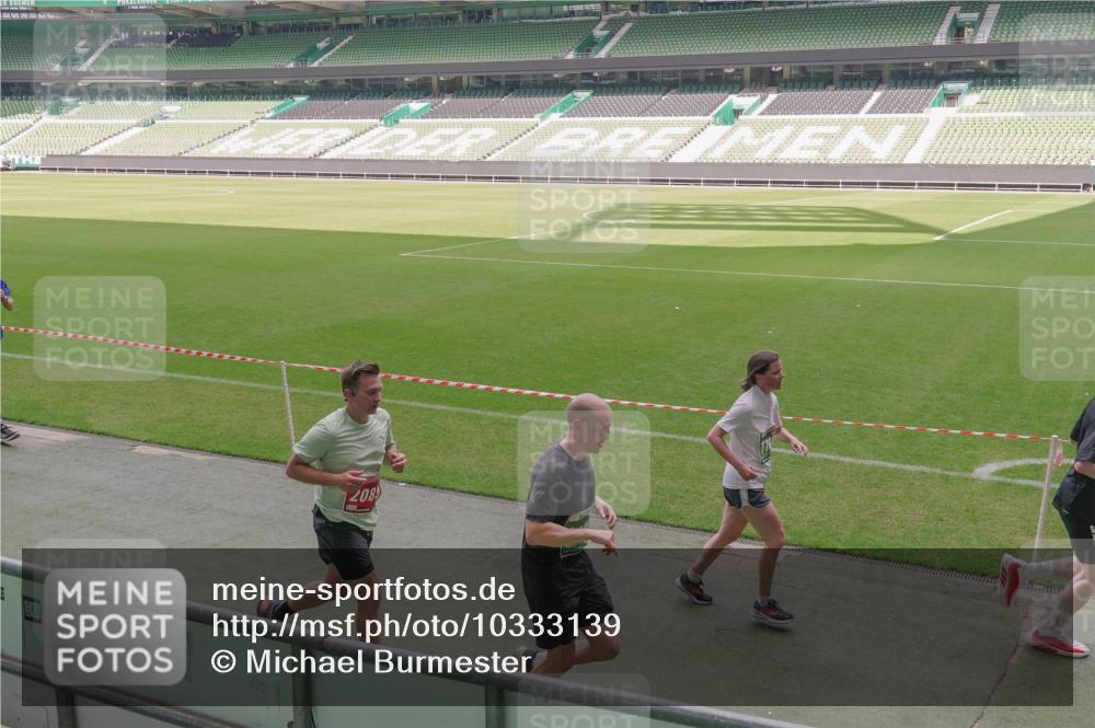 13.09.2026 - 21. swb-Marathon Bremen Michael Burmester http://msf.ph/oto/10333139 13.09.2026 13:05:25 Laufen im Stadion 178, 209, 217, 244, 323, 394, 430, 454, 534, 536, 565, 647, 784, 891, 900, 1073, 1239, 1243, 1274, 1307, 1308, 1373, 1380, 1456, 1533, 1581, 1627, 1653, 1656, 1687, 1780, 1914, 1932, 1941, 2023, 2076, 2089, 2126, 2241, 2244, 2265, 2301, 2310, 2355, 2369, 2393, 2430, 2452, 2464, 2602, 2723, 2742, 2764, 2867, 2872, 2891, 2910, 2919, 2957, 2959, 2985, 3028, 3030, 3115, 3217, 3278, 3320, 3343, 3419, 3425, 3444, 3485, 3521, 3796, 3909, 242 meine-sportfotos.de