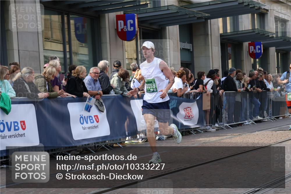 13.09.2026 - 21. swb-Marathon Bremen Strokosch-Dieckow http://msf.ph/oto/10333227 13.09.2026 13:23:40 Ziel 102, 342, 909, 1199, 2210, 2288, 2370, 2517, 2967, 3044, 3372, 4601, 4671, 5011, 5104, 5116, 5146, 5231, 5257, 5397, 5623, 6105, 6332, 6648, 6772, 7094, 7105, 7216, 7357, 7475, 7761, 8051, 8052, 8179, 10059, 10115, 13007, 13197, 13219, 135, 672, 2371, 2409, 2485, 2490, 2560, 2627, 3078, 3138, 3173, 3531, 3642, 3856, 3861, 3939, 5820, 5821, 5908, 6157, 6843, 6848, 6923, 8095, 8290, 8560, 8863, 9088, 9196, 9436 meine-sportfotos.de