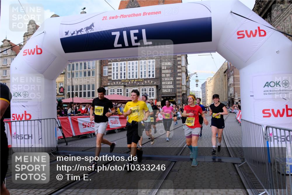 13.09.2026 - 21. swb-Marathon Bremen Tim E. http://msf.ph/oto/10333246 13.09.2026 11:05:29 Ziel 10370, 10411, 10465, 10576, 10697, 10718, 10800, 10802, 10850, 10975, 10995, 11102, 11105, 11157, 11218, 11281, 11326, 11584, 11616, 11722, 11900, 12002, 12011, 12064, 12079, 12080, 12099, 12335 meine-sportfotos.de