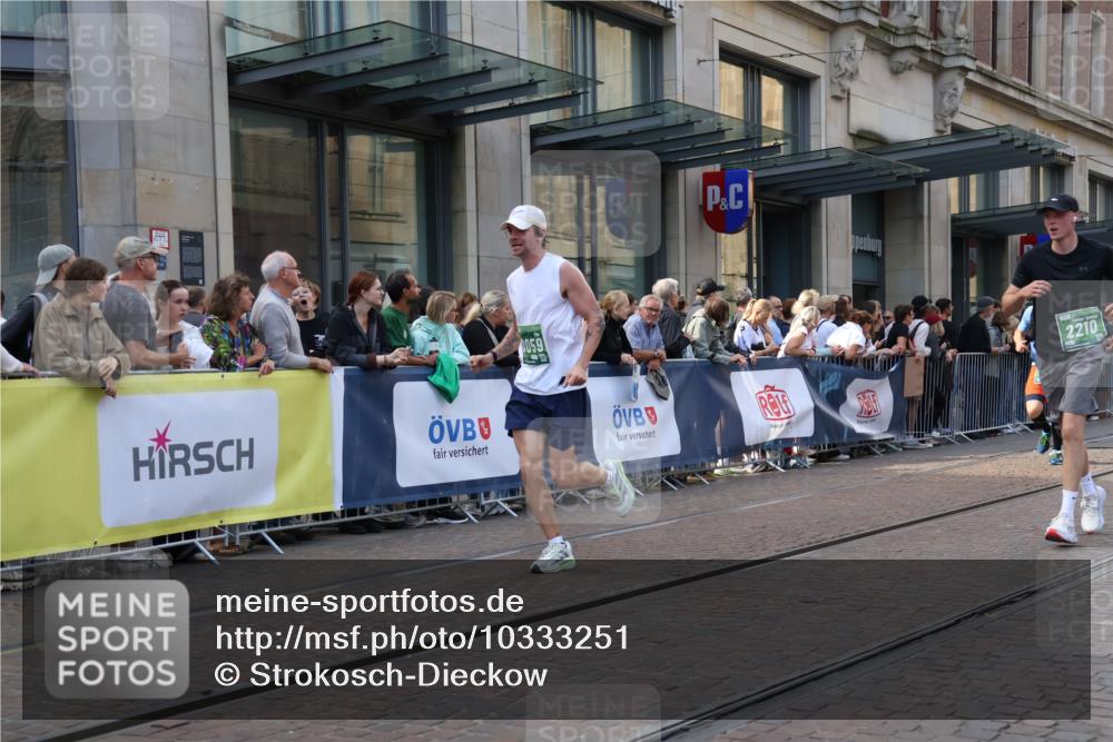 13.09.2026 - 21. swb-Marathon Bremen Strokosch-Dieckow http://msf.ph/oto/10333251 13.09.2026 13:23:41 Ziel 102, 342, 909, 1199, 2210, 2288, 2370, 2517, 2967, 3044, 3372, 4601, 4671, 5011, 5104, 5116, 5146, 5231, 5257, 5397, 5481, 5623, 6105, 6332, 6648, 6772, 7059, 7094, 7105, 7216, 7357, 7475, 7761, 8051, 8052, 8082, 8179, 10059, 10115, 13007, 13197, 13219, 135, 672, 2371, 2409, 2485, 2490, 2560, 2627, 3078, 3138, 3173, 3531, 3642, 3856, 3861, 3939, 4601, 5231, 5908, 6157, 6843, 6848, 6923, 7216, 8095, 8290, 8560, 8863, 9088, 9196, 9436 meine-sportfotos.de