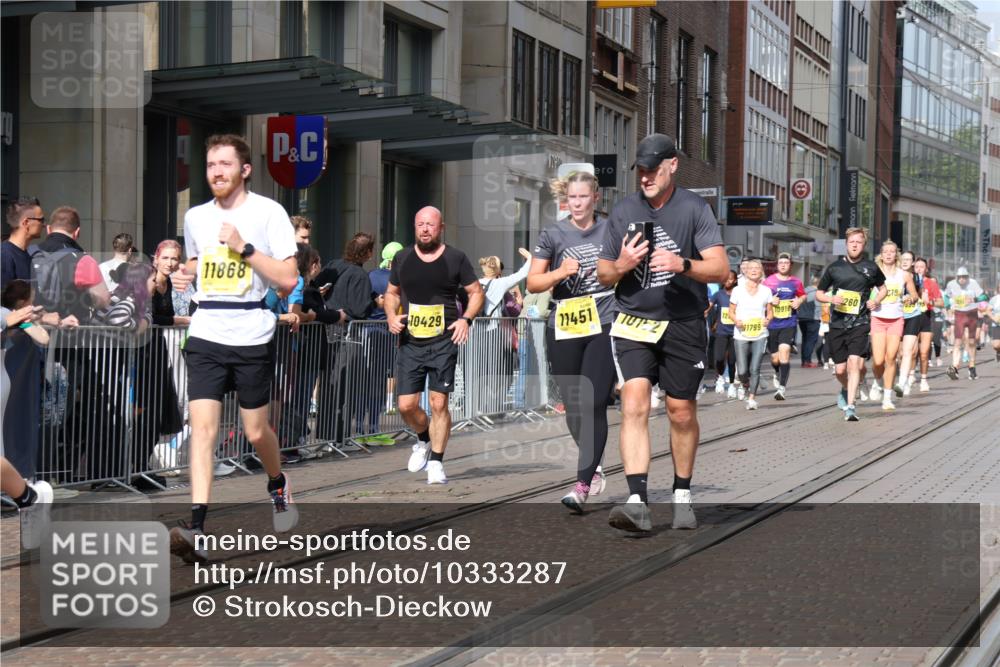 13.09.2026 - 21. swb-Marathon Bremen Strokosch-Dieckow http://msf.ph/oto/10333287 13.09.2026 11:03:38 Ziel 10152, 10357, 10390, 10403, 10429, 10516, 10607, 10659, 10671, 10672, 10720, 10726, 10796, 10912, 10913, 10918, 11149, 11318, 11319, 11325, 11451, 11470, 11471, 11511, 11618, 11868, 11909, 11967, 12103, 12113, 12140, 12260, 12392, 12433, 12504, 10090, 10091, 10092, 10187, 10237, 10309, 10327, 10420, 10569, 10724, 10902, 10904, 10950, 11211, 11411, 11595, 11598, 11655, 11746, 11773, 12068, 12074, 12184, 12185, 12611 meine-sportfotos.de