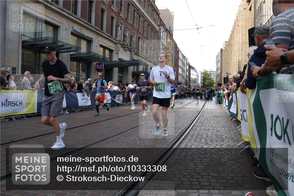 13.09.2026 - 21. swb-Marathon Bremen Strokosch-Dieckow http://msf.ph/oto/10333308 13.09.2026 13:23:42 Ziel 102, 342, 776, 909, 1199, 2210, 2288, 2370, 2517, 2967, 3044, 3372, 4671, 5011, 5104, 5116, 5146, 5208, 5257, 5397, 5481, 5623, 6105, 6332, 6648, 6772, 7059, 7094, 7105, 7357, 7475, 7761, 8051, 8052, 8082, 8179, 9087, 10059, 10115, 13007, 13197, 13219, 135, 672, 2371, 2409, 2485, 2490, 2560, 2627, 3078, 3138, 3173, 3531, 3642, 3856, 3861, 3939, 4601, 5011, 5231, 5908, 6157, 6843, 6848, 6923, 7216, 8095, 8290, 8560, 8863, 9088, 9196 meine-sportfotos.de