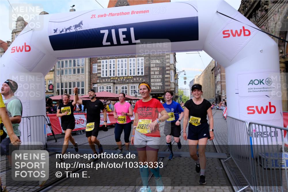 13.09.2026 - 21. swb-Marathon Bremen Tim E. http://msf.ph/oto/10333333 13.09.2026 11:05:31 Ziel 10370, 10411, 10576, 10697, 10717, 10718, 10800, 10802, 10995, 11102, 11105, 11157, 11218, 11281, 11326, 11334, 11584, 11616, 11722, 11900, 12002, 12011, 12064, 12079, 12080, 12099, 12335 meine-sportfotos.de