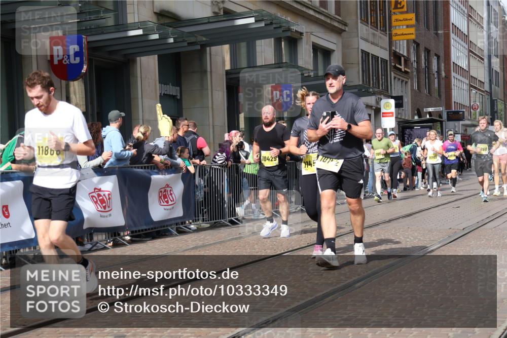 13.09.2026 - 21. swb-Marathon Bremen Strokosch-Dieckow http://msf.ph/oto/10333349 13.09.2026 11:03:40 Ziel 10152, 10357, 10390, 10403, 10429, 10516, 10607, 10659, 10671, 10672, 10720, 10726, 10796, 10912, 10913, 10918, 11149, 11318, 11319, 11325, 11451, 11470, 11471, 11511, 11539, 11618, 11868, 11909, 11967, 12001, 12103, 12113, 12140, 12260, 12392, 12433, 12504, 10090, 10091, 10092, 10187, 10309, 10327, 10420, 10569, 10902, 10904, 10950, 11211, 11411, 11595, 11598, 11655, 11746, 11773, 12074, 12184, 12185, 12611 meine-sportfotos.de