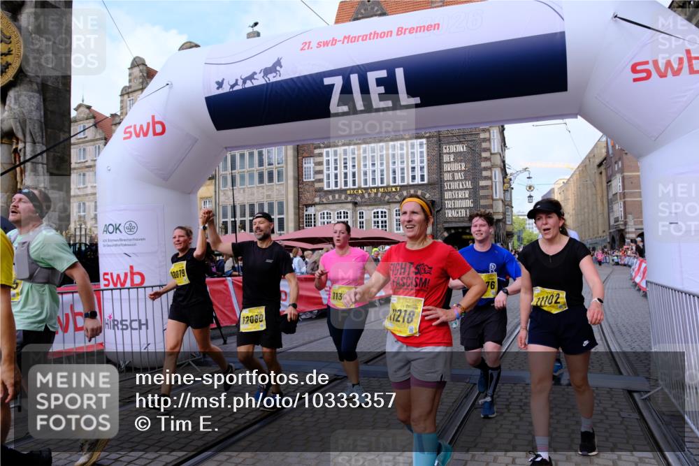 13.09.2026 - 21. swb-Marathon Bremen Tim E. http://msf.ph/oto/10333357 13.09.2026 11:05:31 Ziel 10370, 10411, 10576, 10697, 10717, 10718, 10800, 10802, 10995, 11102, 11105, 11157, 11218, 11281, 11326, 11334, 11584, 11616, 11722, 11900, 12002, 12011, 12064, 12079, 12080, 12099, 12335 meine-sportfotos.de
