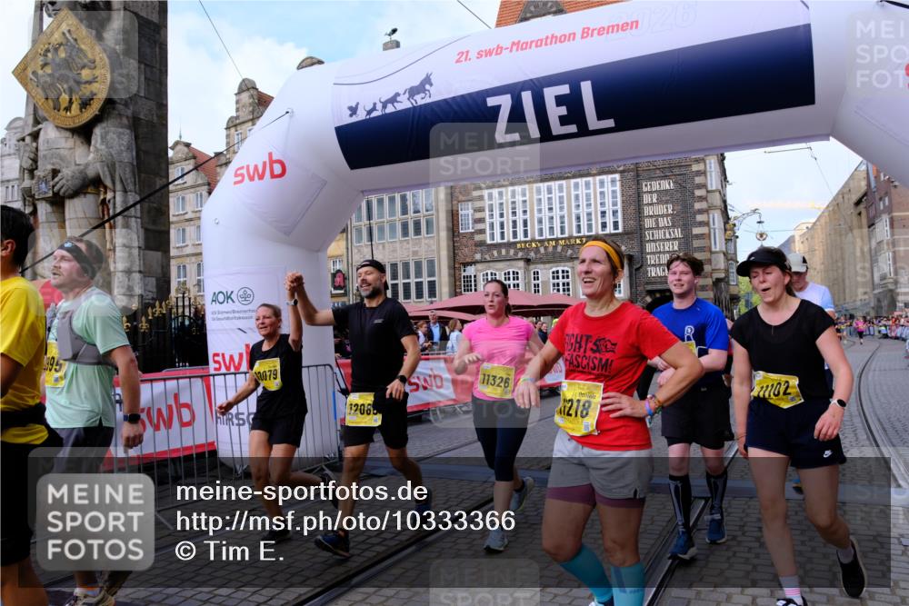 13.09.2026 - 21. swb-Marathon Bremen Tim E. http://msf.ph/oto/10333366 13.09.2026 11:05:31 Ziel 10370, 10411, 10576, 10697, 10717, 10718, 10800, 10802, 10995, 11102, 11105, 11157, 11218, 11281, 11326, 11334, 11584, 11616, 11722, 11900, 12002, 12011, 12064, 12079, 12080, 12099, 12335 meine-sportfotos.de
