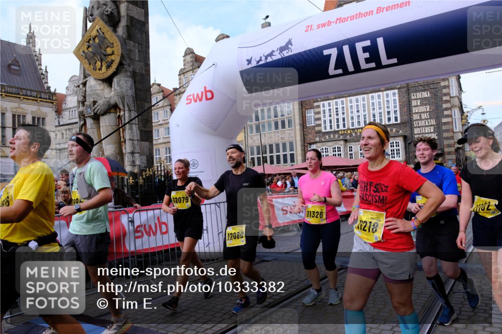 13.09.2026 - 21. swb-Marathon Bremen Tim E. http://msf.ph/oto/10333382 13.09.2026 11:05:31 Ziel 10370, 10411, 10576, 10697, 10717, 10718, 10800, 10802, 10995, 11102, 11105, 11157, 11218, 11281, 11326, 11334, 11584, 11616, 11722, 11900, 12002, 12011, 12064, 12079, 12080, 12099, 12335 meine-sportfotos.de